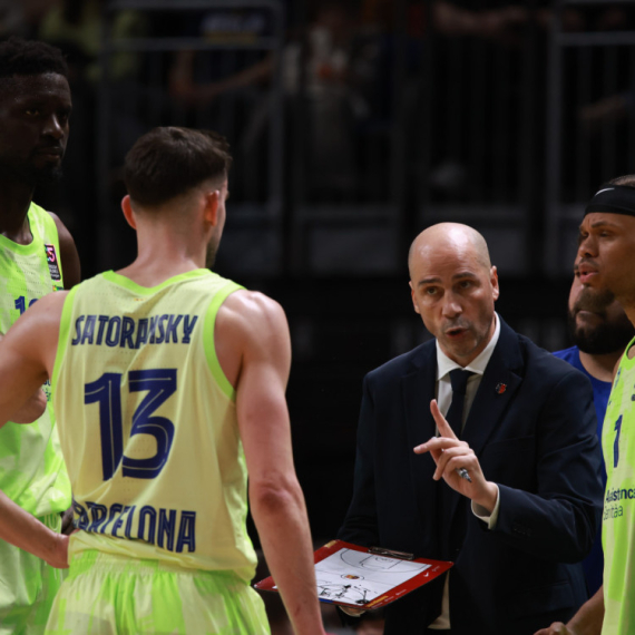 Barsa dodala gas u 4/4 i ostavila Albu u prašini