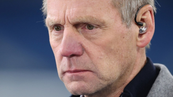 Bivšem kapitenu Engleske pozlilo – avion prinudno sleteo