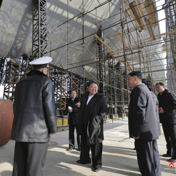 "Apsolutna pretnja": Severna Koreja prikazala podmornicu na nuklearni pogon FOTO