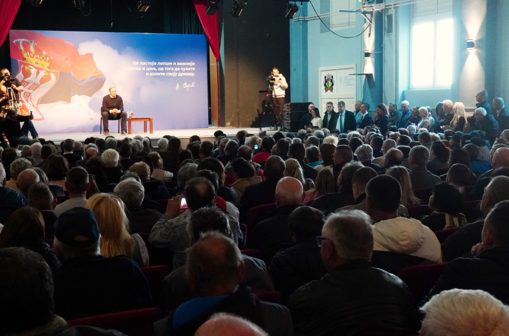 Vučić sa građanima: "Stambeni krediti za mlade su velika stvar"; "Alimentacioni fond je izvanredna ideja"