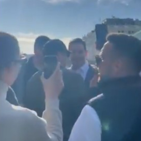 Devojka se onesvestila bežeći od Šarovića VIDEO