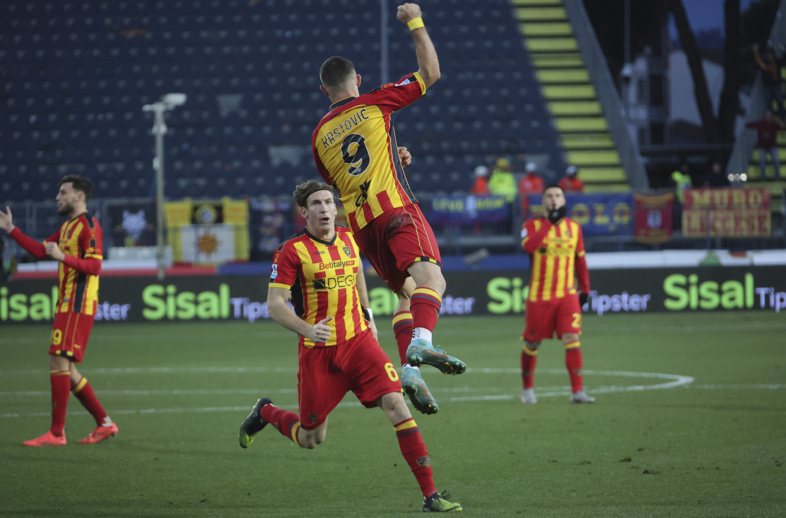 Lepoticu Krstovića protiv Milana sa klupe gledao Jović VIDEO