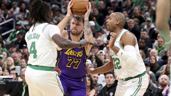 Tejtum zasenio Dončića i Lebrona - kraj pobedničkog niza Lejkersa