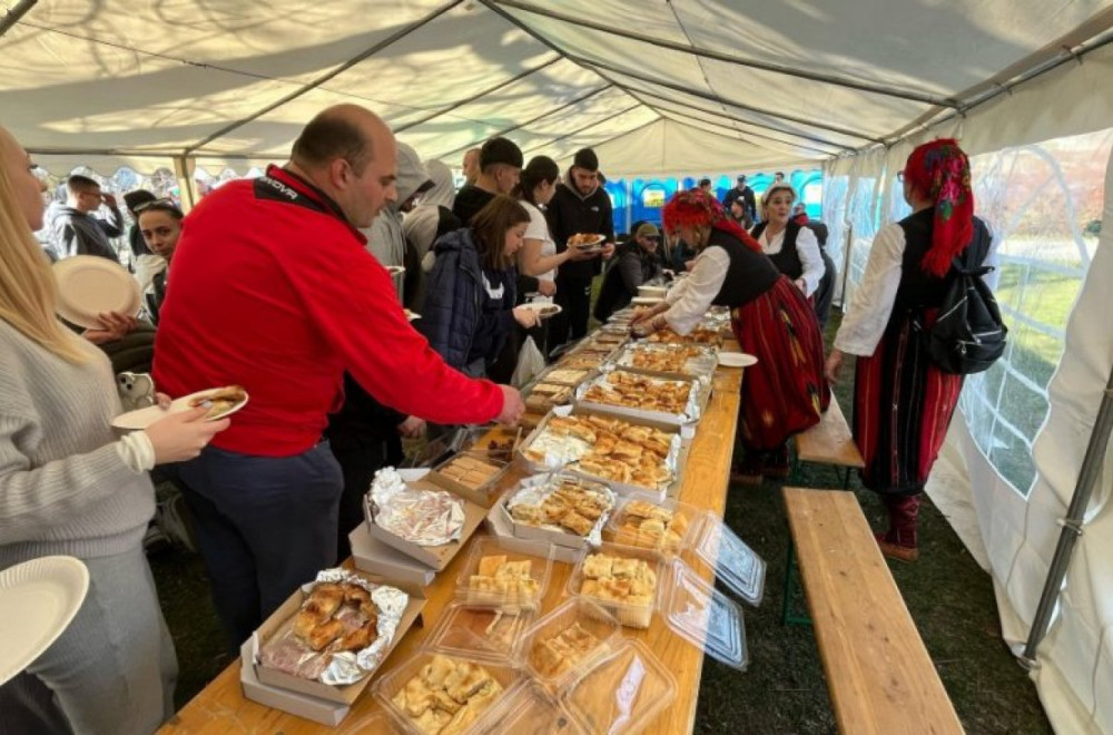 Uruženje "Bačko Vranje" donelo doručak studentima u Pionirskom parku