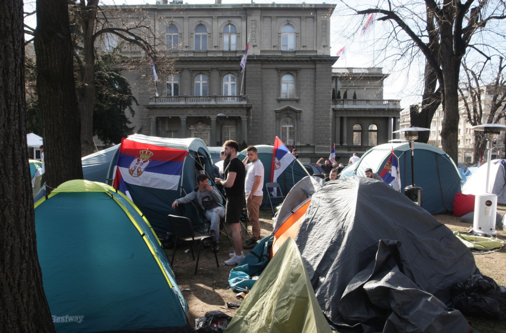 Suočavaju se sa pretnjama, pa jasno poručili: "Ostajemo ovde do povratka na fakultete" FOTO