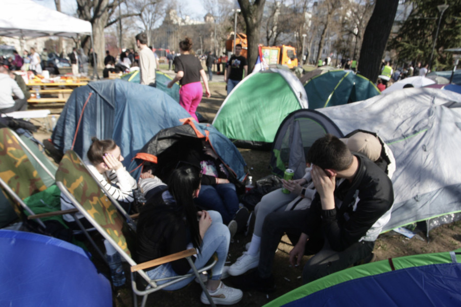 Suočavaju se sa pretnjama, pa jasno poručili: Ostajemo ovde do povratka na fakultete FOTO