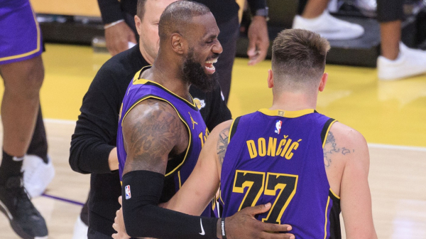 Dončić strepi – Lebron se povredio na duže? VIDEO