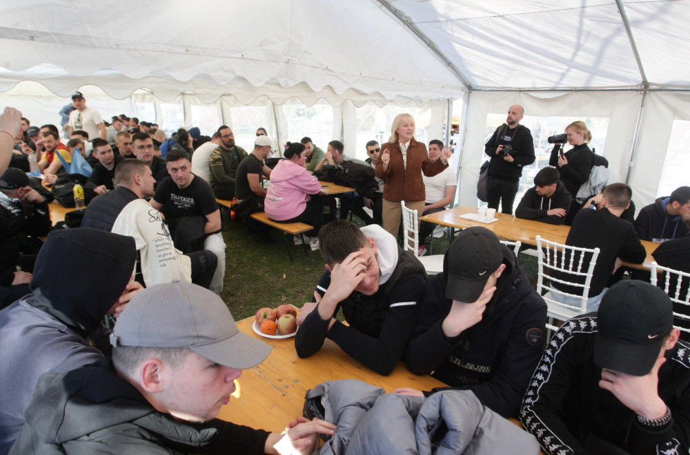 Profesorka Svetlana Vujović posetila studente koji žele da uče: Svaka vam čast FOTO