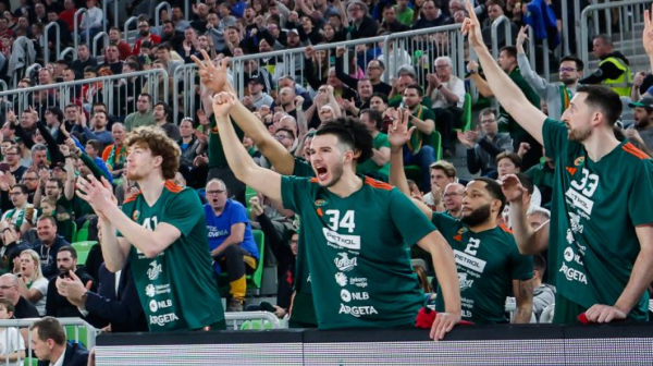 Tasić pogodio s pola terena – Zvezda ostala u šoku VIDEO