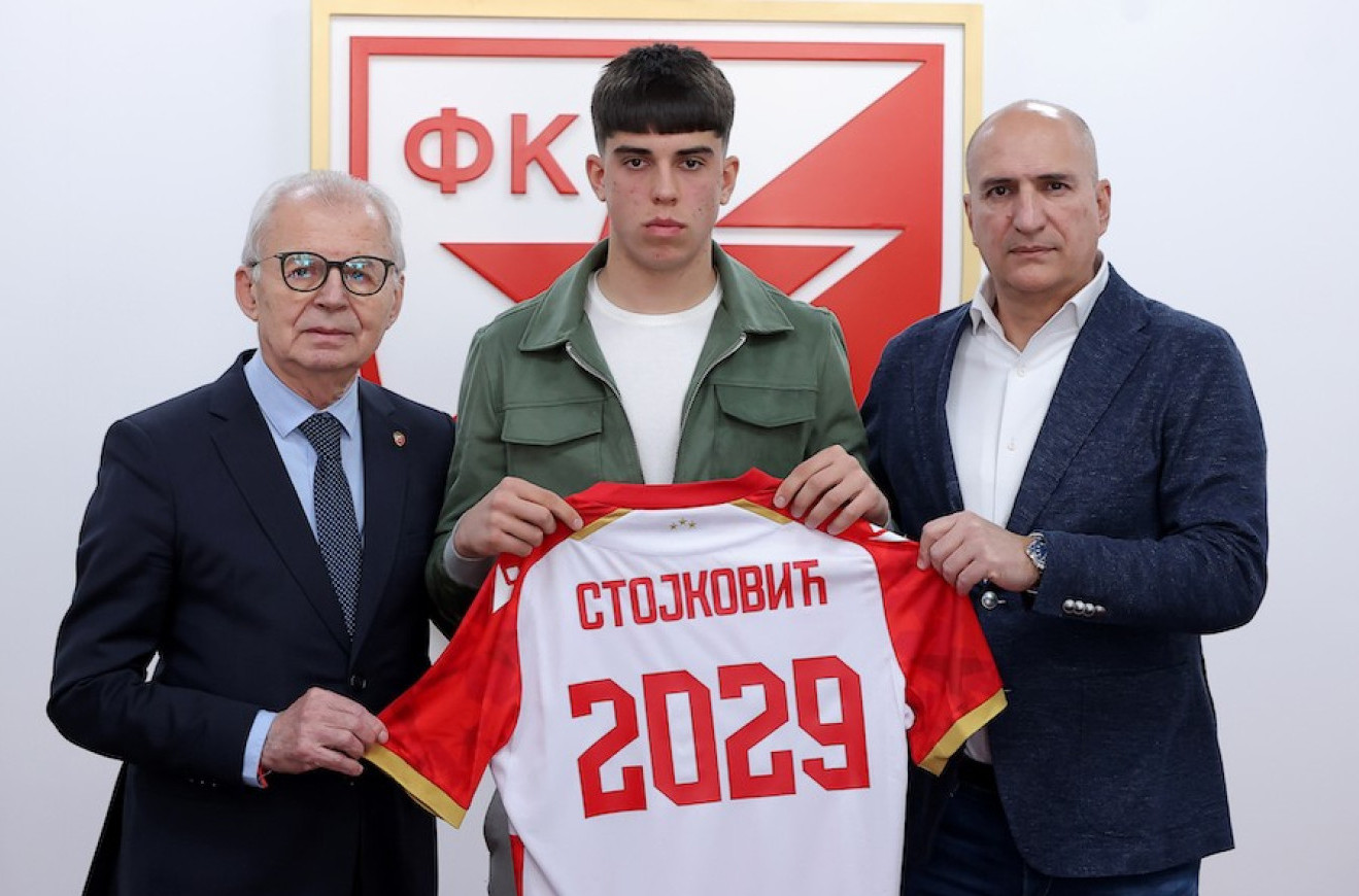 Zvezda "blindirala" desnog beka FOTO