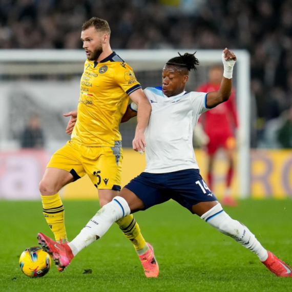 Lacio zaustavio neverovatnu seriju Udinezea, ali ostao iza Juventusa