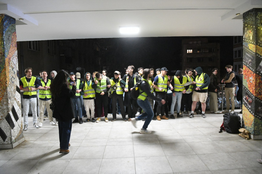 Neviđeni boljševički teror plenuma: Studenti blokirali RTS i brane zaposlenima da rade FOTO/VIDEO