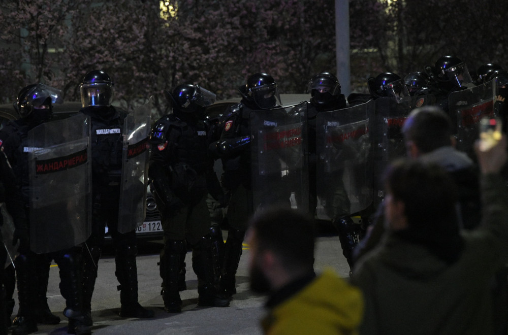 Studenti blokaderi priznali: Napali smo policajce; Opozicioni portal ublažio istinu FOTO