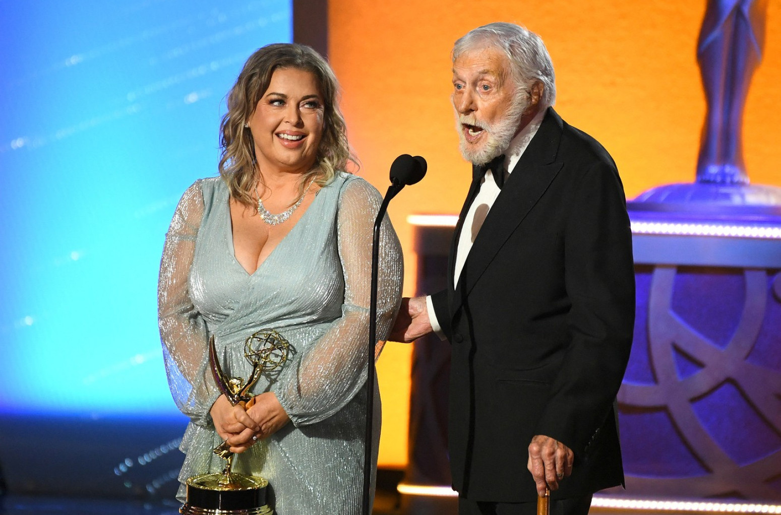 Slavni glumac uoči 100. rođendana sve iznenadio: Umešana i 46 godina mlađa supruga VIDEO