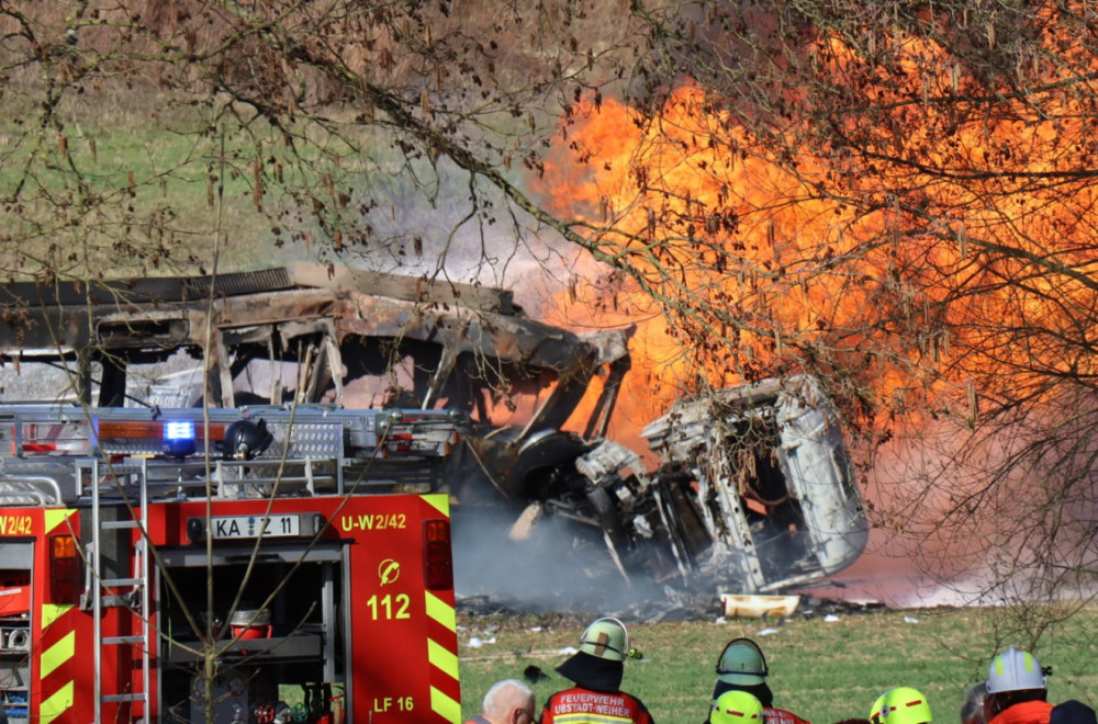 Collision between train and truck in Germany; Black smoke billows, there are injured PHOTO