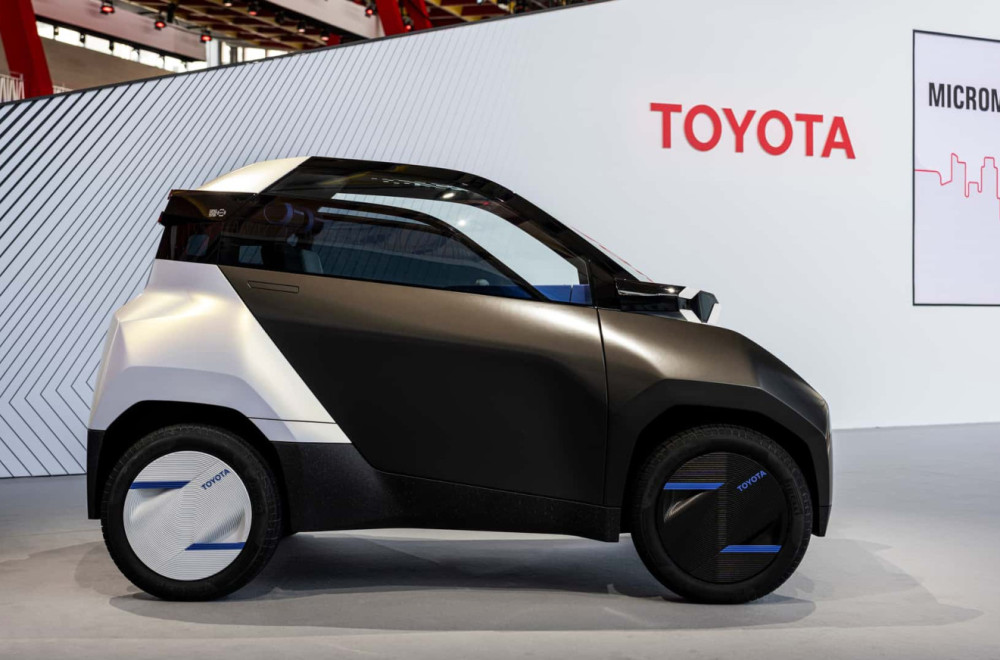 Staje na pola parking mesta: Ovu Toyotu mogu da voze i deca od 14 godina FOTO