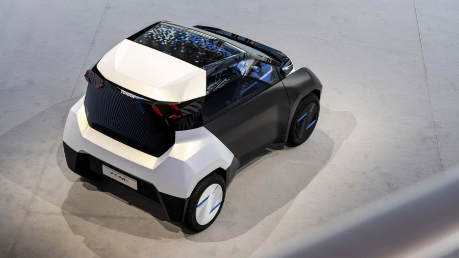 Staje na pola parking mesta: Ovu Toyotu mogu da voze i deca od 14 godina FOTO