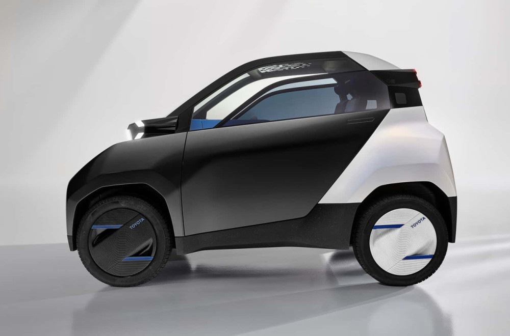 Staje na pola parking mesta: Ovu Toyotu mogu da voze i deca od 14 godina FOTO