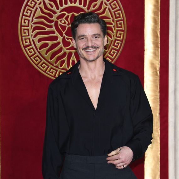 Za njim lude milioni žena, a on i dalje sam: Šta se krije iza lepog lica holivudskog zavodnika? VIDEO/FOTO