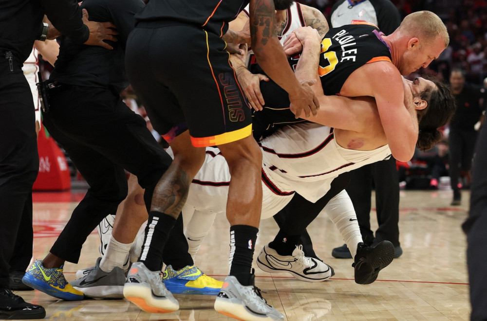 Rvački okršaj u NBA – Plamli jedva pomerio Adamsa VIDEO