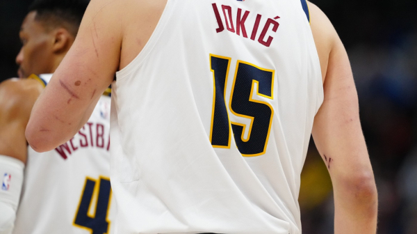 Slika Jokićeve "iskasapljene" ruke govori više od 1.000 reči FOTO