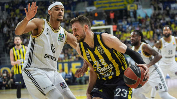 Fener produžio agoniju Asvela