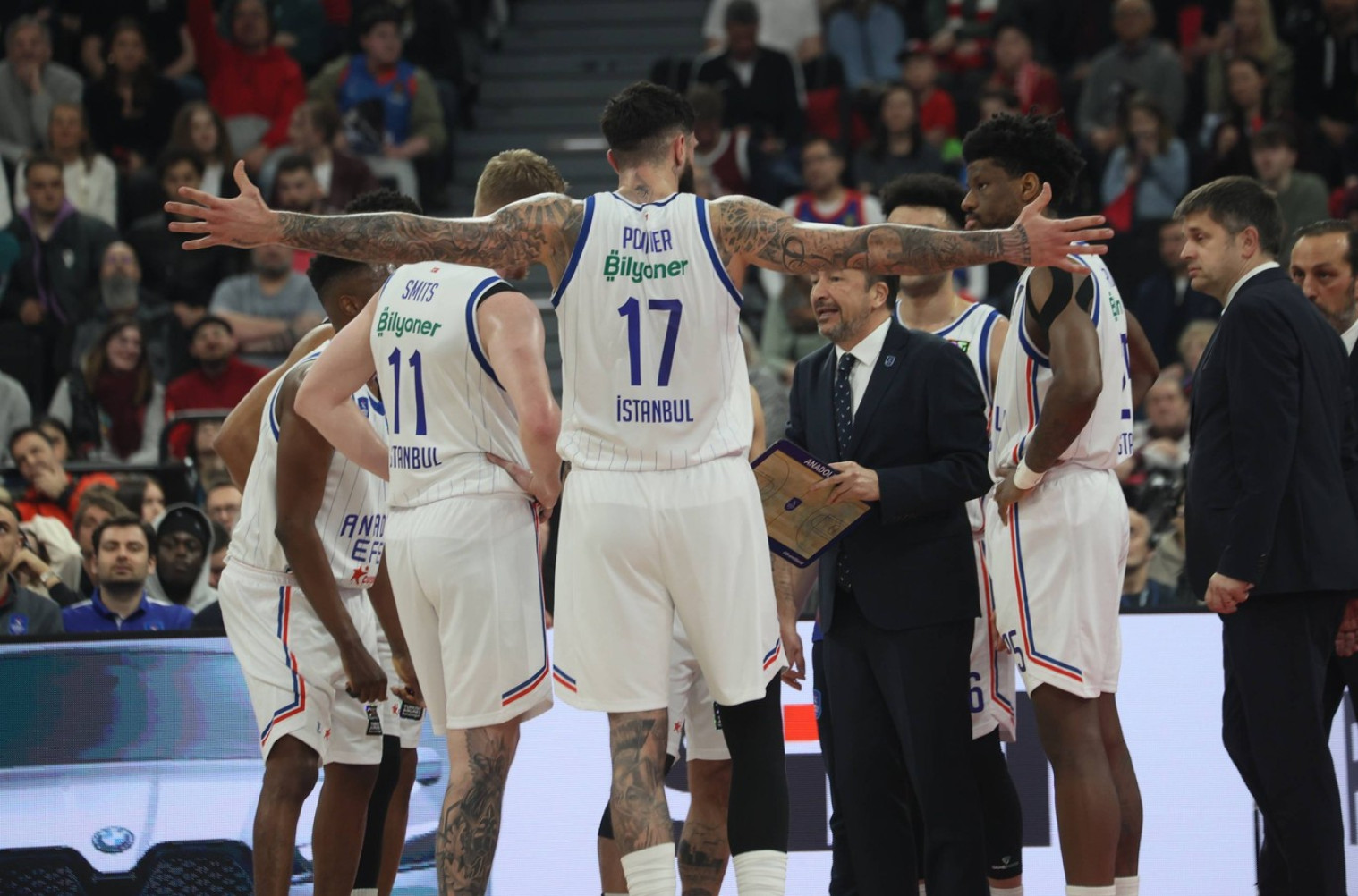 Efes gledao kako Bajern promašuje trojke, Larkin se razgoropadio pred Partizan