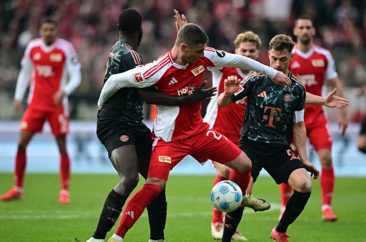 Bajern "prosuo" bodove u Berlinu