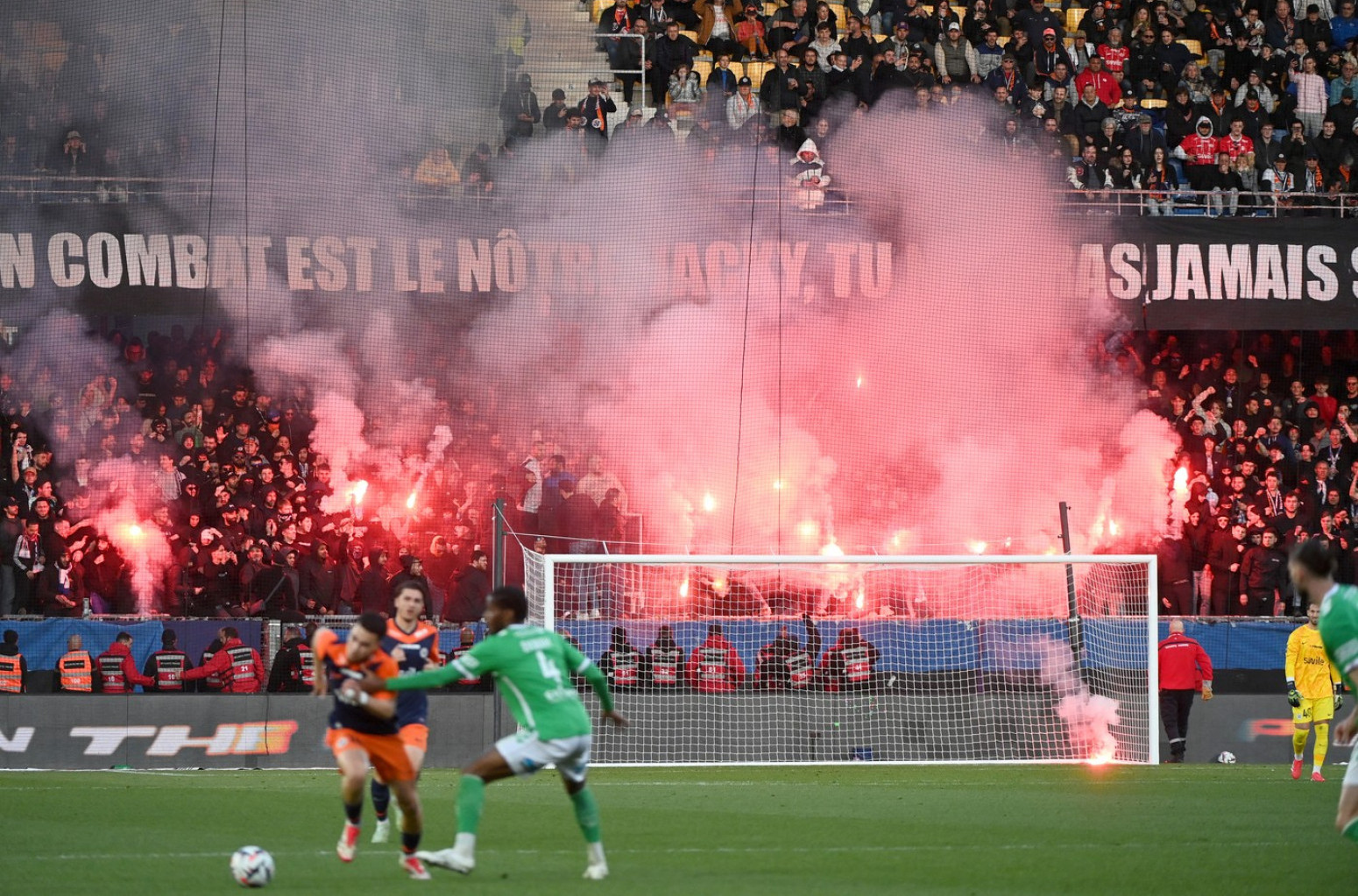 Prekinut meč u Francuskoj zbog haosa, Petrović konačno primio gol VIDEO