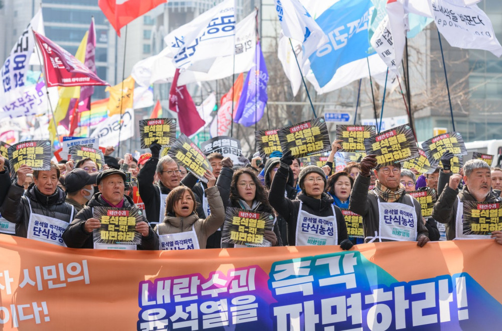 Politički haos u Južnoj Koreji: Dok se čeka presuda predsedniku, veliki neredi na ulicama FOTO