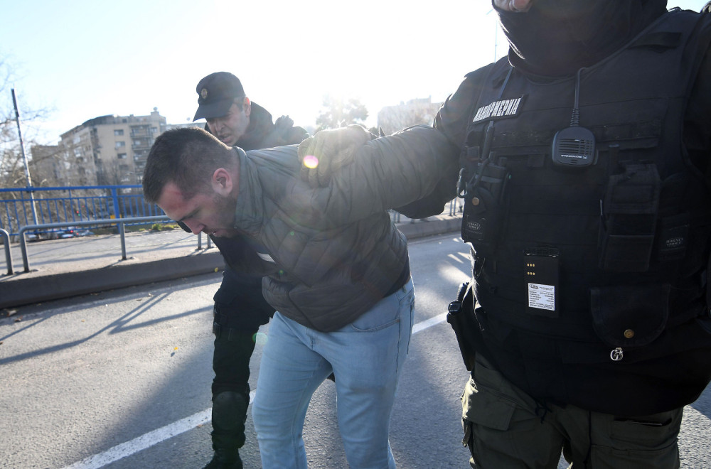 Opozicija pokušala da zauzme skupštinu Novog Sada: Policija brzo reagovala