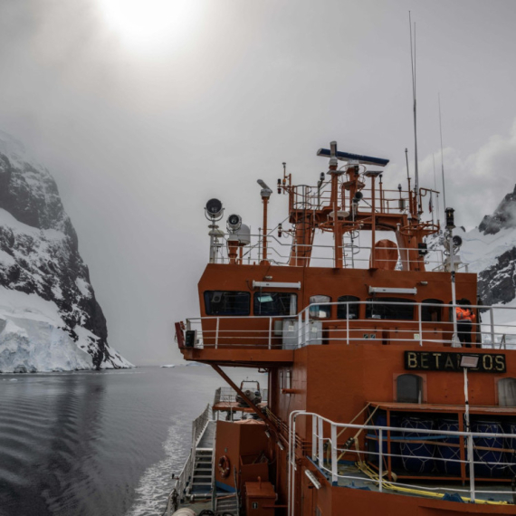 Rastući turizam i ljudska aktivnost ubrzavaju topljenje snega na Antarktiku