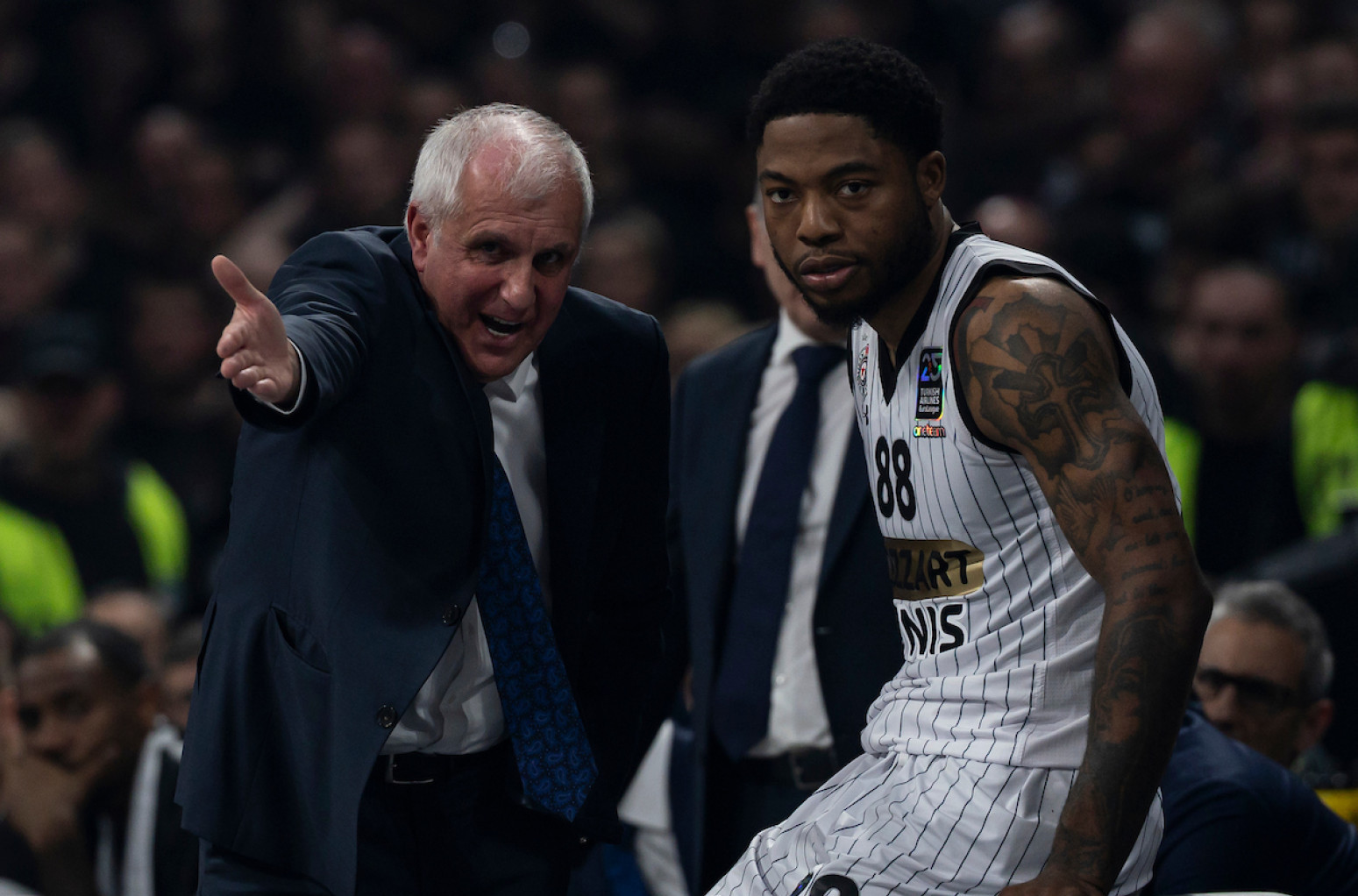 Agonija u Areni: Efes ponizio Partizan