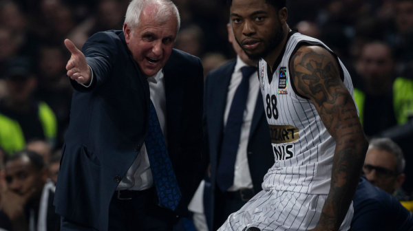 Agonija u Areni: Efes ponizio Partizan