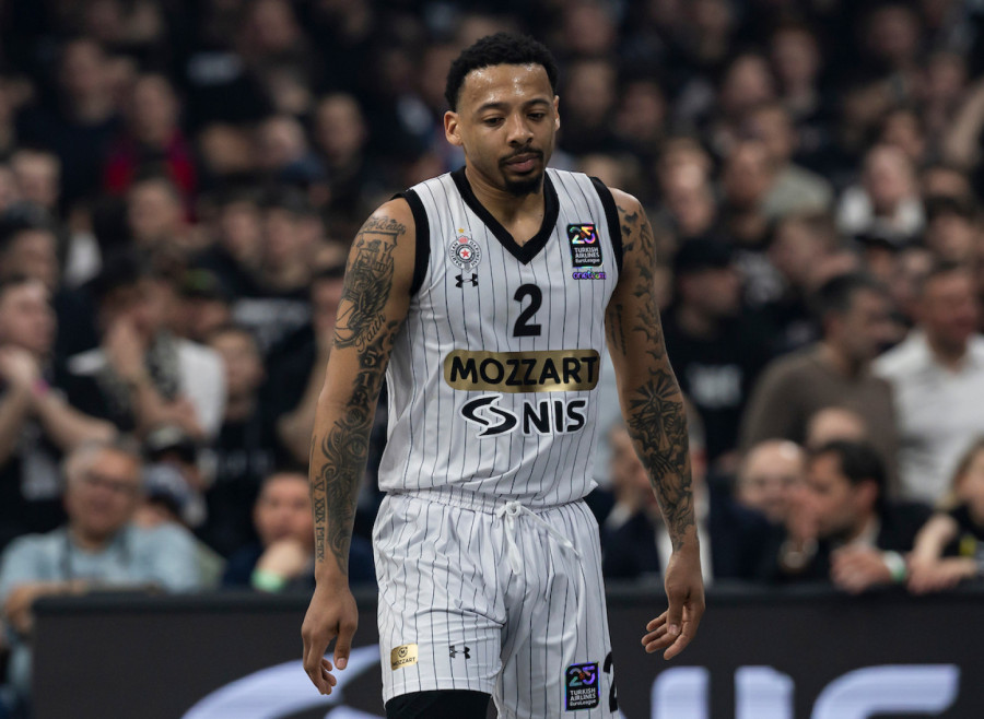 Agonija u Areni: Efes ponizio Partizan