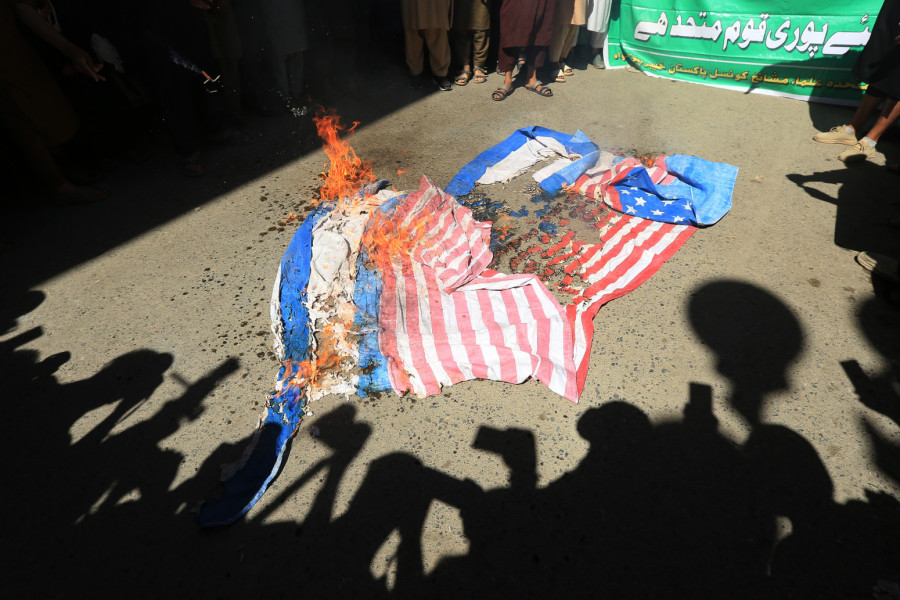 Direktna pretnja Trampu – na ruskom jeziku; Vrhovni vođa: Pretrpećete poraz