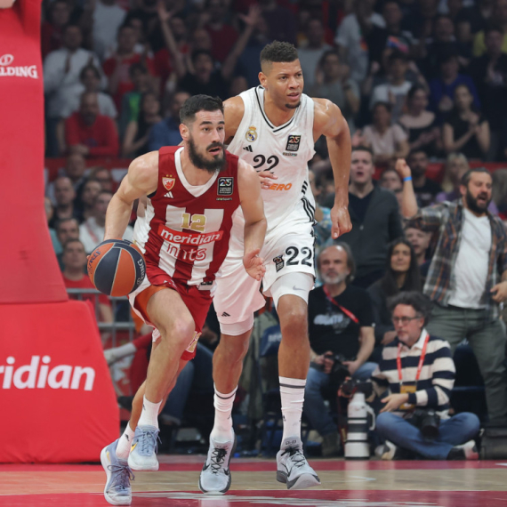 Košarkaški rat u Areni – Tavares pesnicom po rebrima Kalinića VIDEO