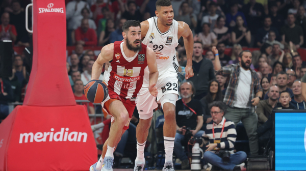 Košarkaški rat u Areni – Tavares pesnicom po rebrima Kalinića VIDEO