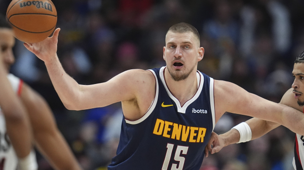 Jokić "zapalio" NBA – jednom rukom preko celog terena! VIDEO