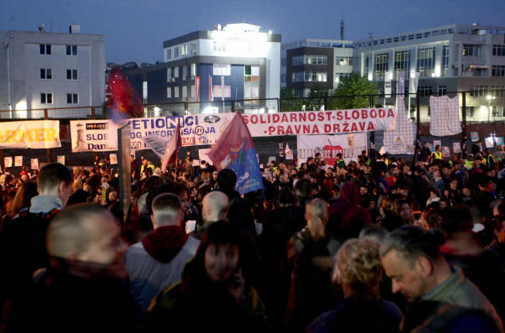 Završena blokada nad zaposlenima u "Informeru"; Vučić ih podržao: Nemaju pravo da ih drži kao taoce