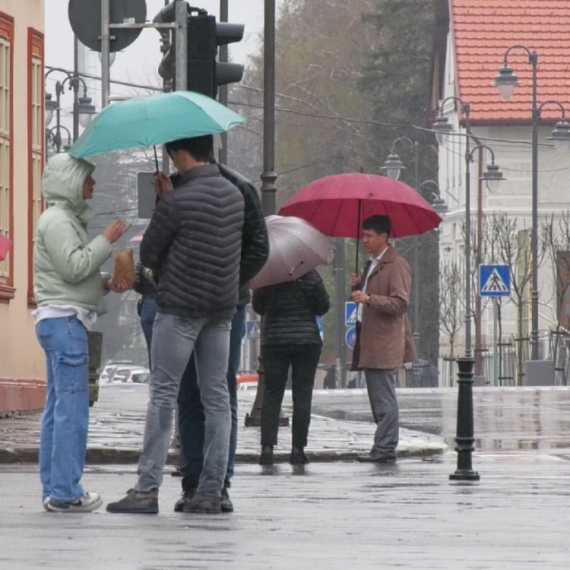 Ovaj deo Srbije noćas pod kišom i pljuskovima: Padaće i sneg
