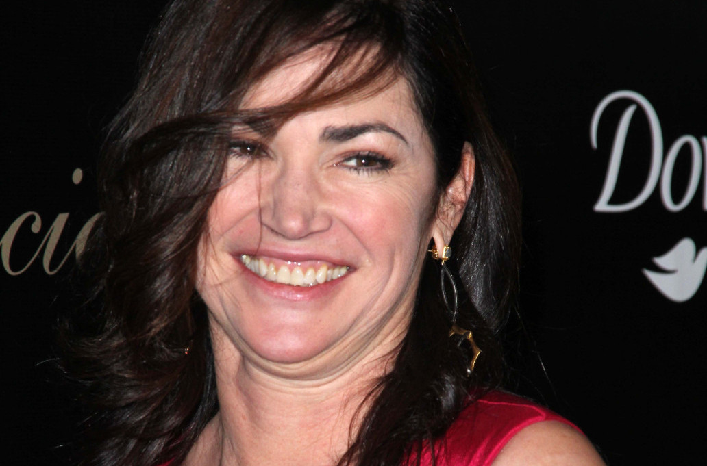 Policija upala u kuću poznate glumice: Sa lisicama je odveli u zatvor FOTO