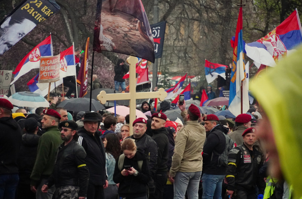 Ko je vođa protesta u Mladenovcu? Plaća ga United Media, smišlja sve za studentske plenume