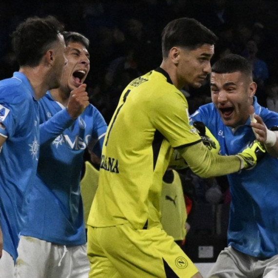 Jović "zakuvao" – Napoli "preživeo" Milan! VIDEO