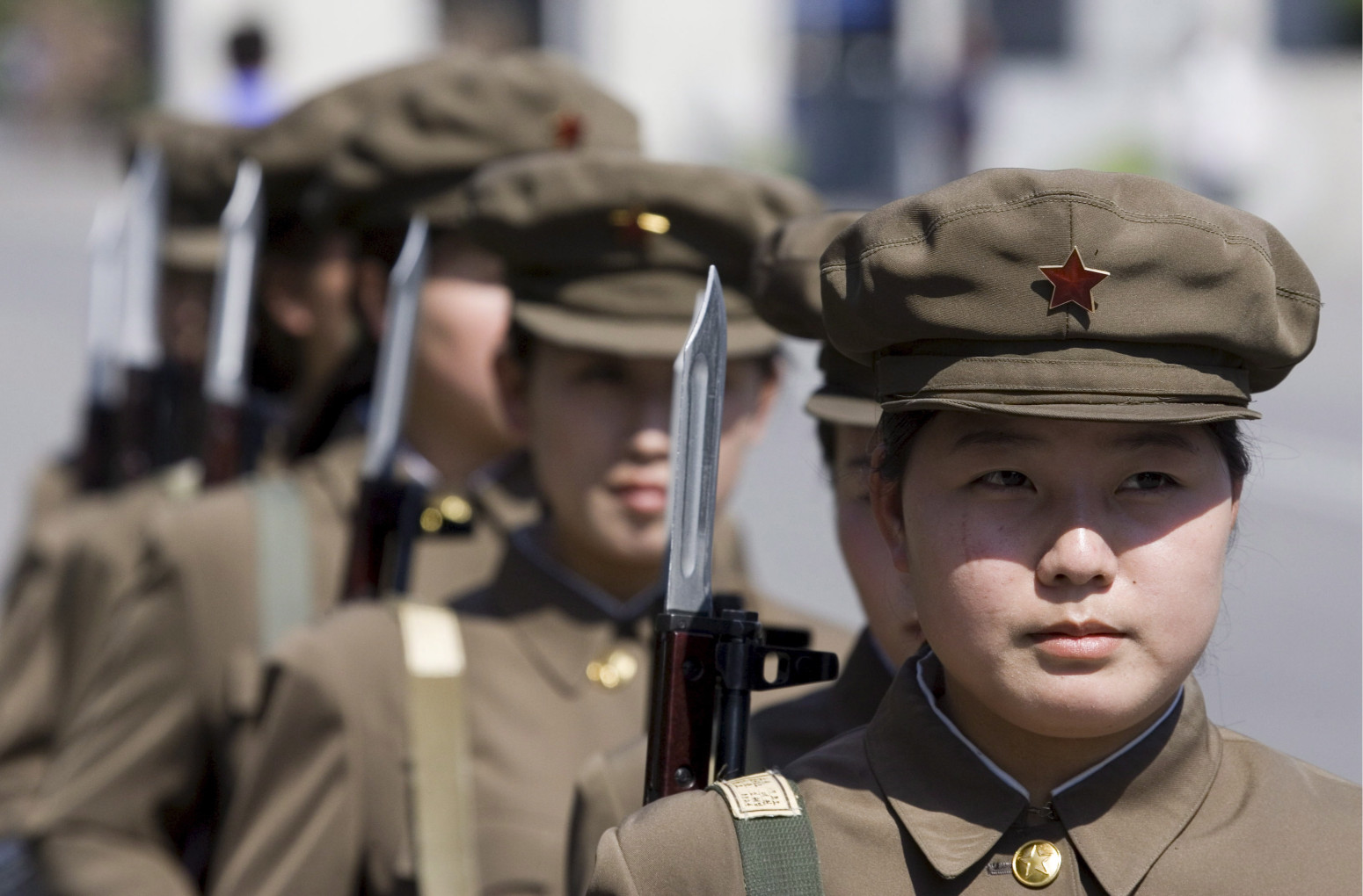 Obavezan vojni rok za žene?