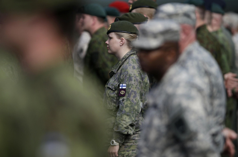 Obavezan vojni rok za žene?