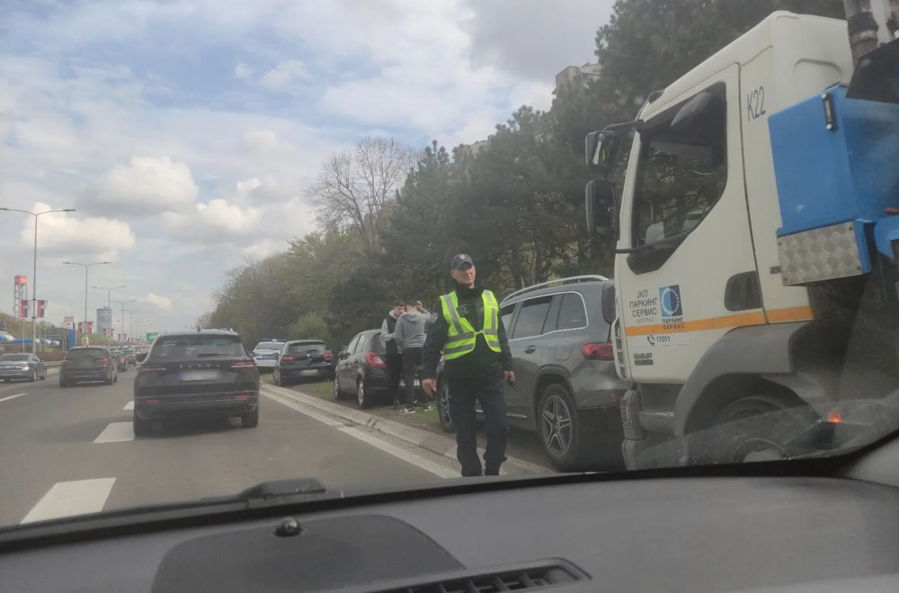 Totalni kolaps na auto-putu kod Sava centra, vozila stoje; Ovo je razlog FOTO/VIDEO