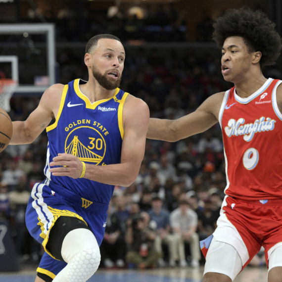 Stef Kari brojao do 52 – kišom trojki razbio Memfis VIDEO