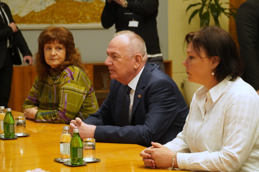 Consultations on PM-Designate have begun: After the Russian Party, Vučić talks with representatives of SVM