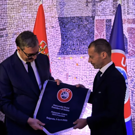 Predsednik Srbije sa fudbalskom legendom Figom i predsednikom UEFA Čeferinom FOTO/VIDEO